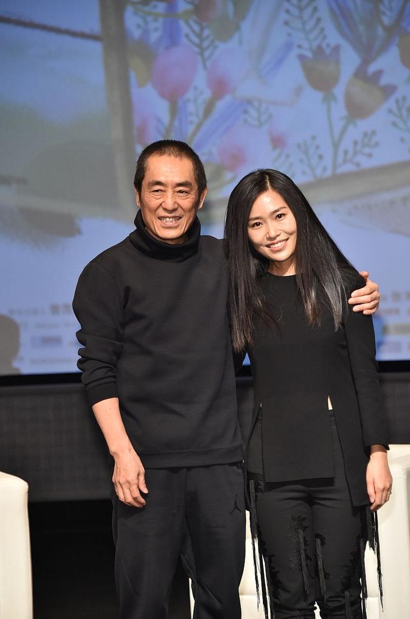 温暖的厨房时光：老赵抱着陈婷在厨房做饭