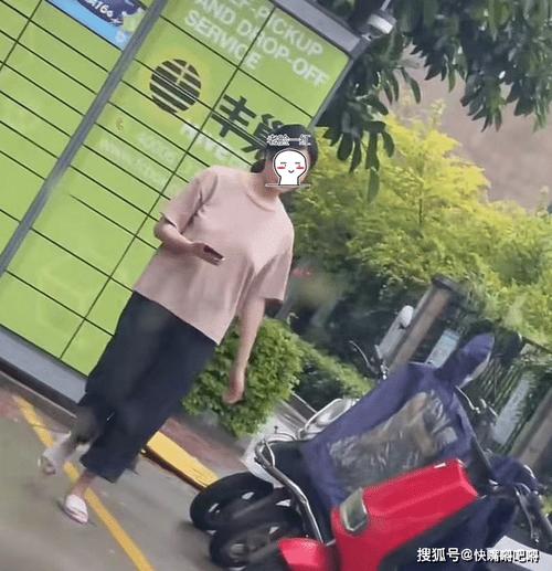 真空下楼取快递被C：一场意外的仓促选择