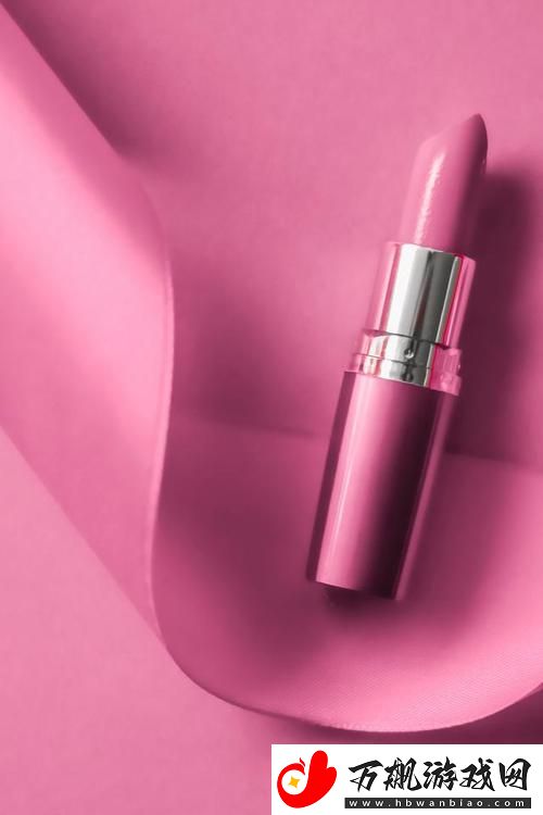 ysl蜜桃色8pocc：化妆包中不可或缺的明亮色彩