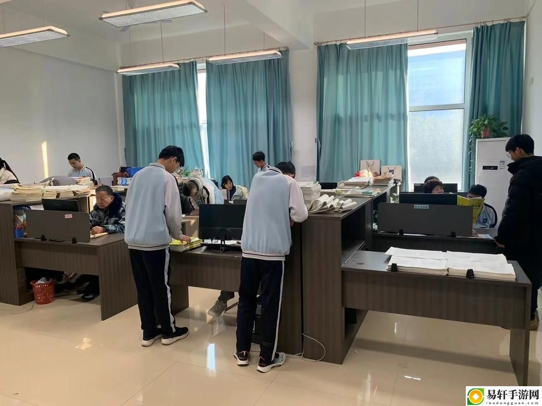 老师办公室在我们教室旁边怎么说上线，网友：这真是太方便了！