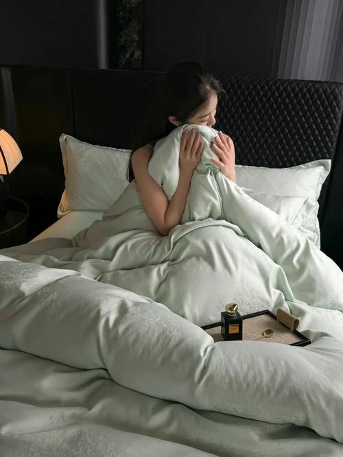 陪读装睡让他滑进去了电影结局