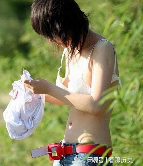 张筱雨人体艺术写真，真实与美的深度交融