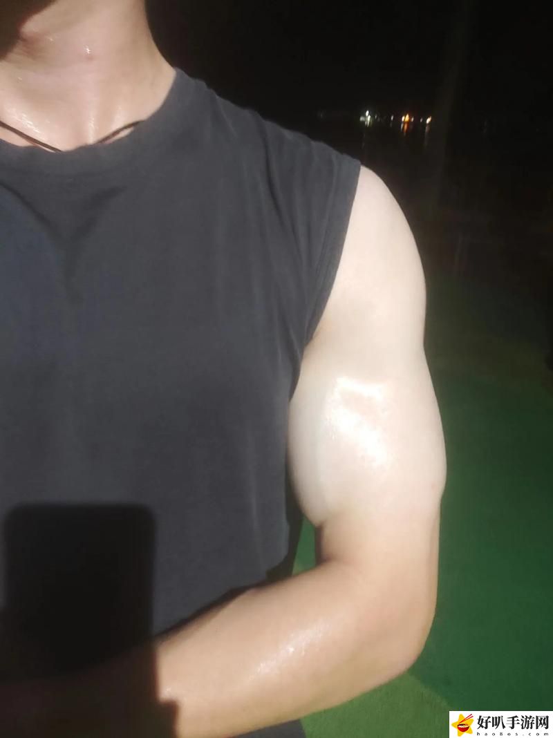 地下室的教养肌肉汗水