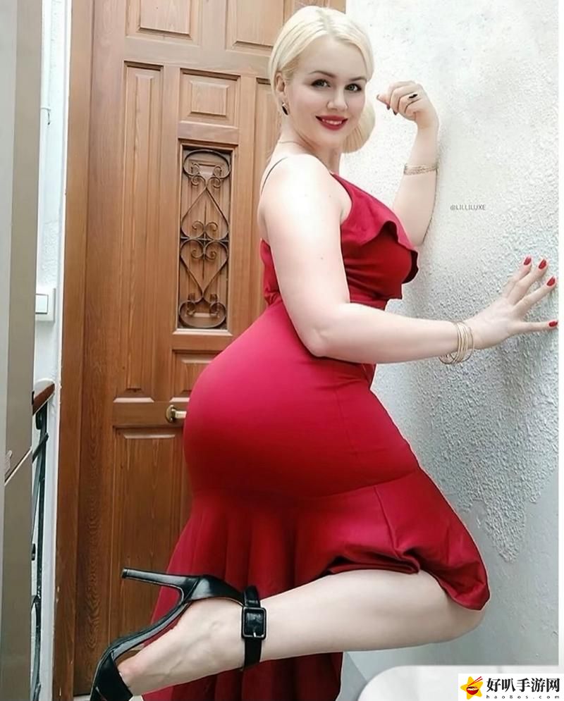 欧美肥大BBBBBBBBB，网友直言：“大胸女神真是太吸引了！”
